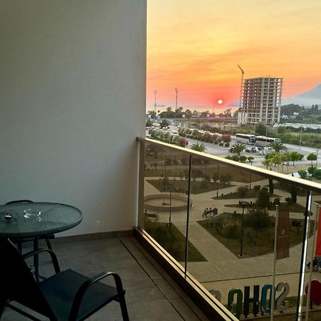 Suncoast Suites Bar Exteriér fotografie